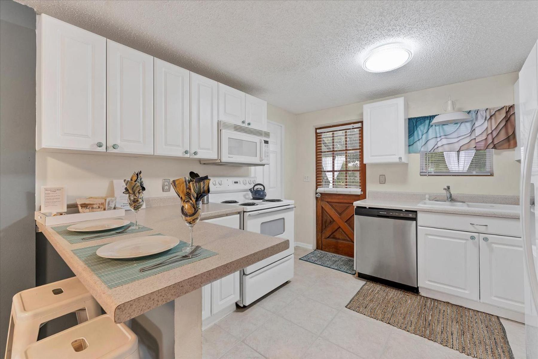 Beach Cottage With Heated Pool Just Off Siesta Key Сарасота Екстериор снимка
