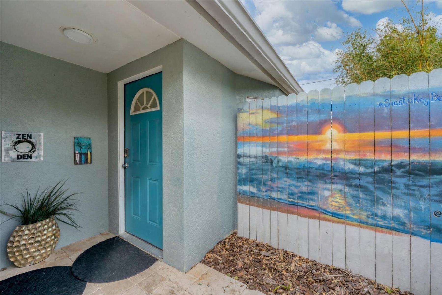 Beach Cottage With Heated Pool Just Off Siesta Key Сарасота Екстериор снимка