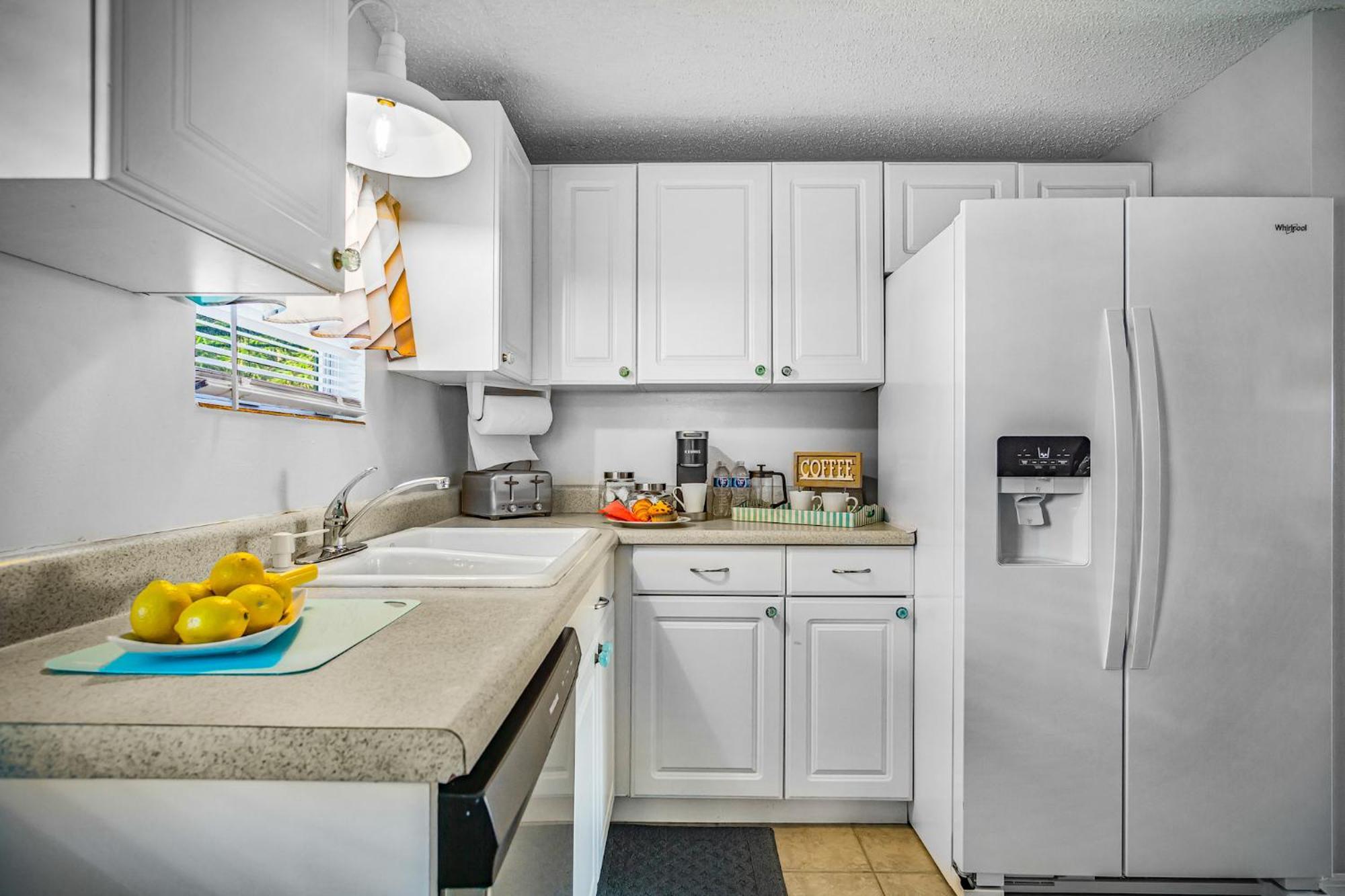 Beach Cottage With Heated Pool Just Off Siesta Key Сарасота Екстериор снимка
