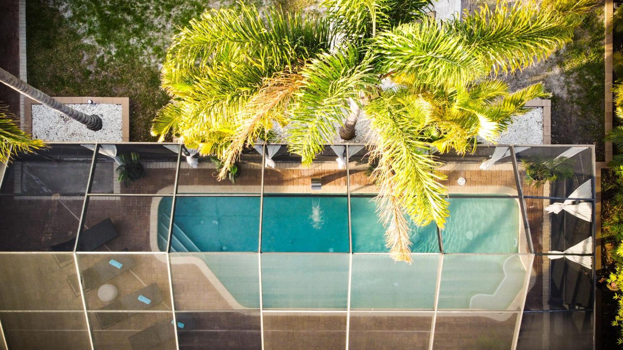 Beach Cottage With Heated Pool Just Off Siesta Key Сарасота Екстериор снимка